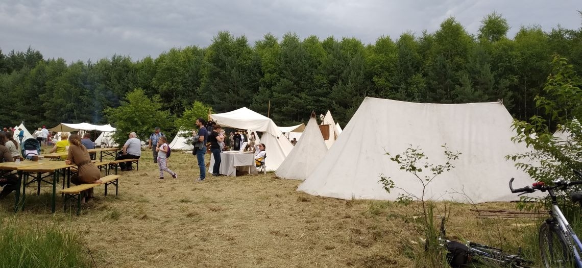 Obozowisko na głównej polanie