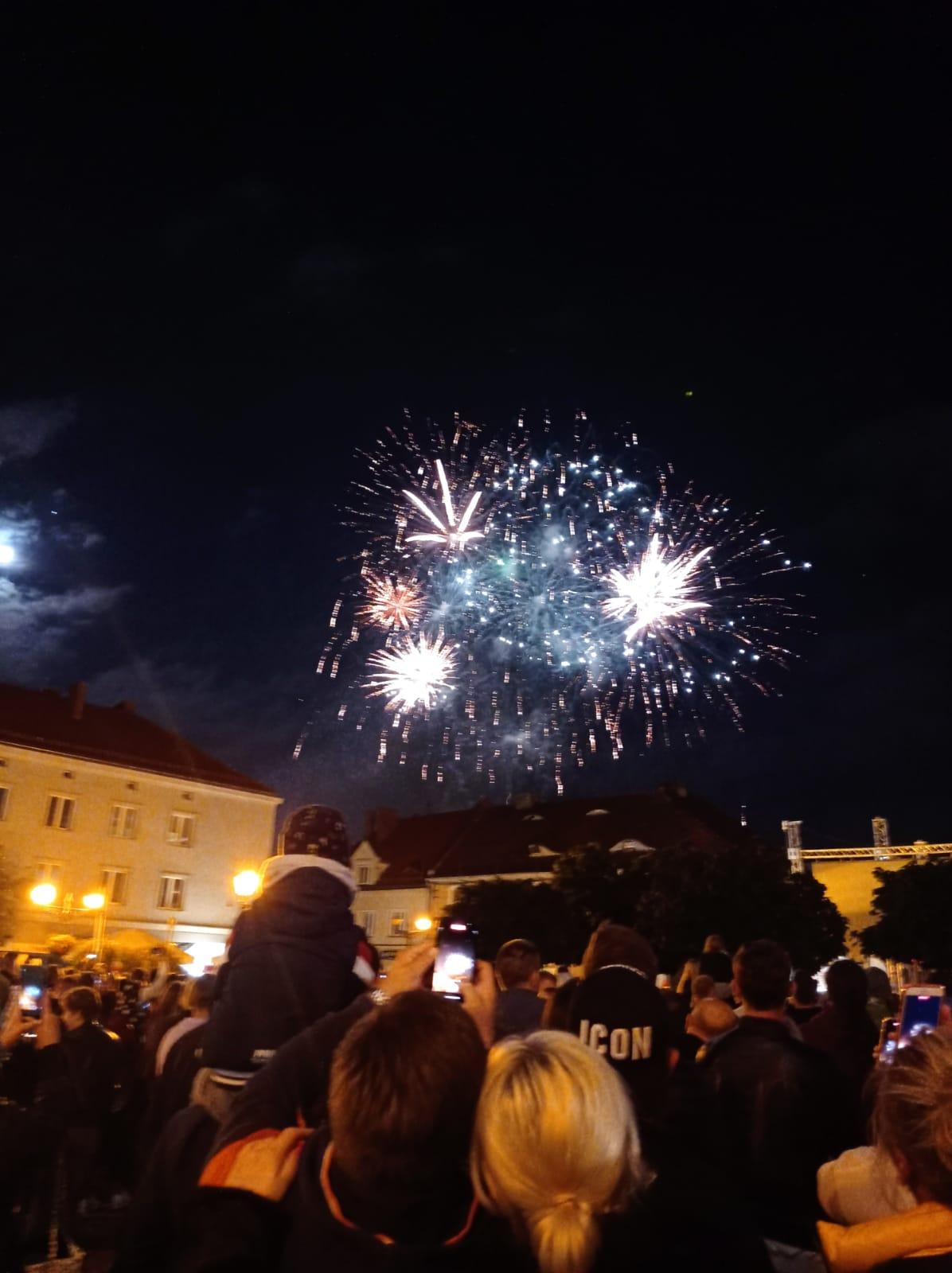 Pokaz sztucznych ogni na zakończenie Gwarków 2022