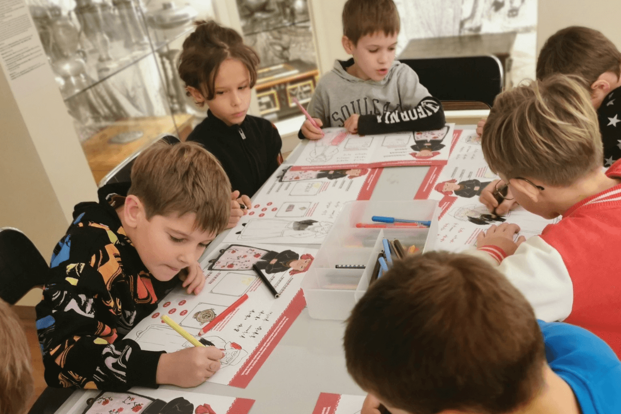 Zwiedzanie Muzeum z Lyjną i Ryjzką