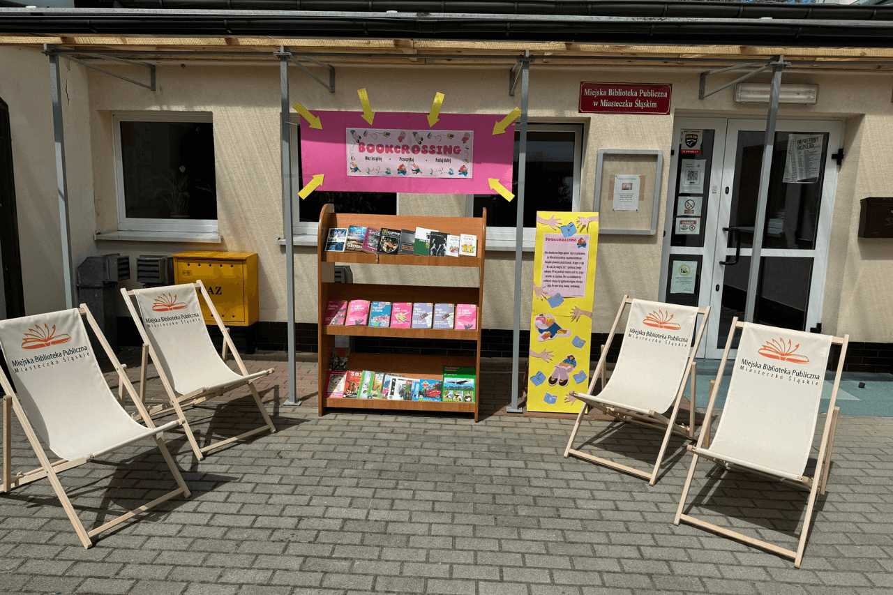 Strefa relaksu przy bibliotece w Miasteczku Śląskim