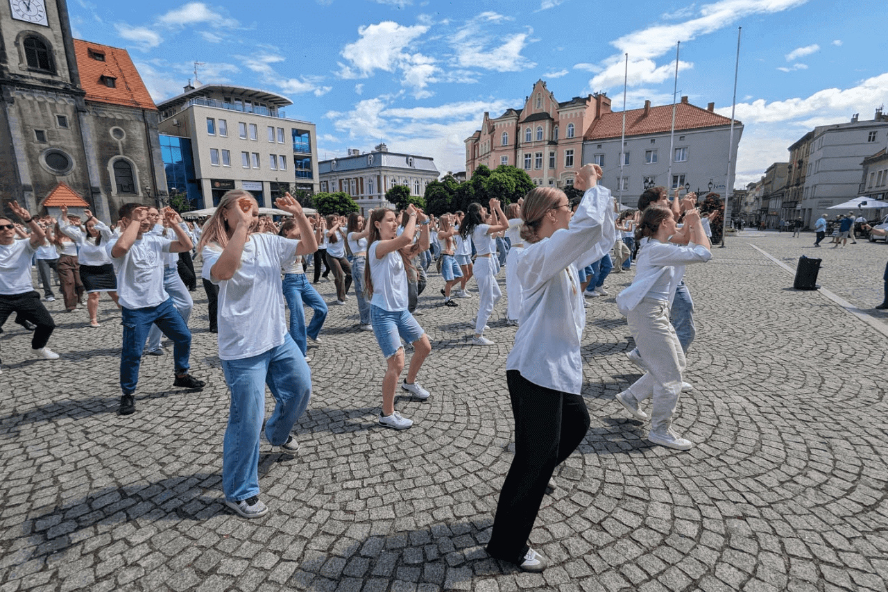 "Staszic" tańczy na rynku